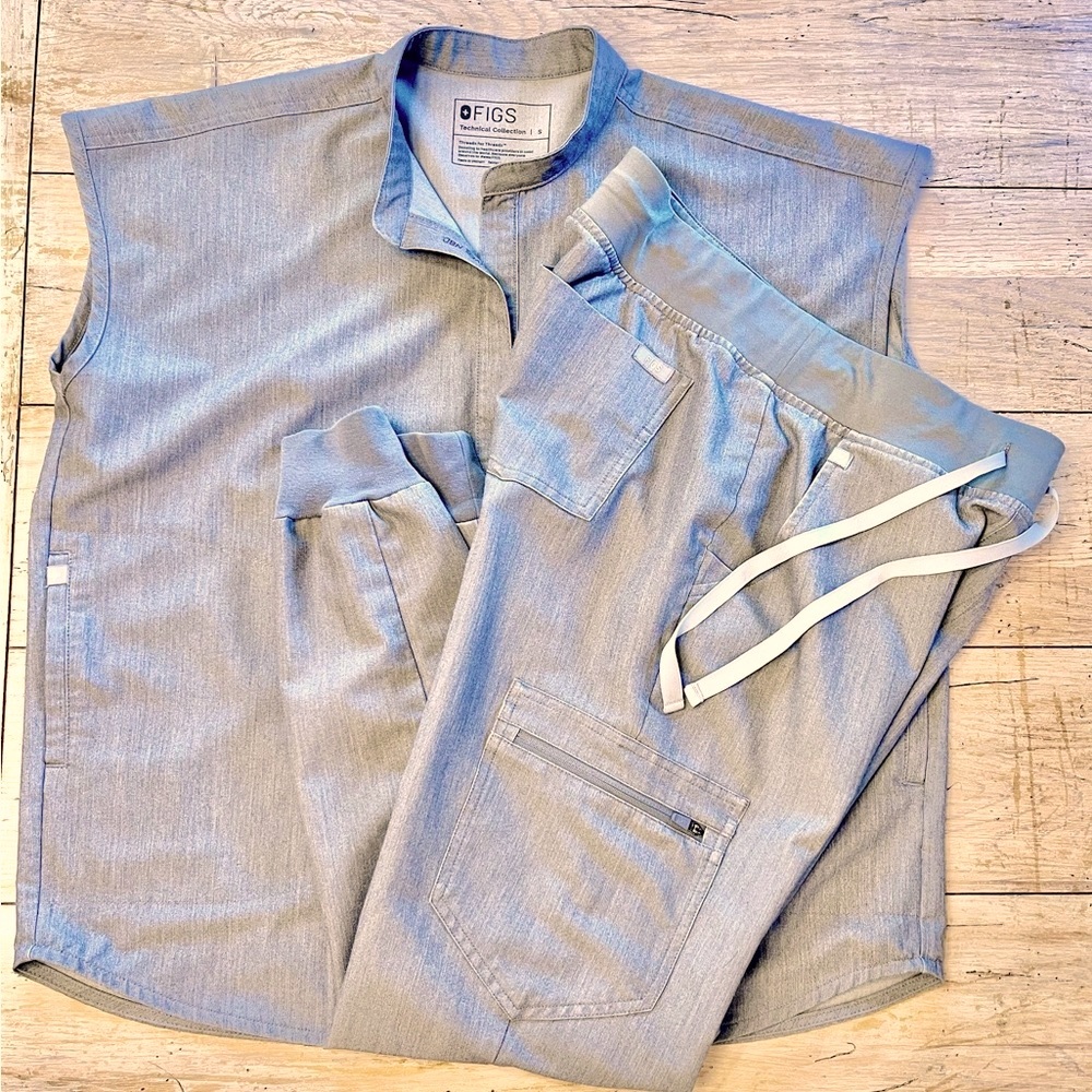 FIGS Heather Gray Rafaela top & Zamora joggers, size S EUC worn a few times.